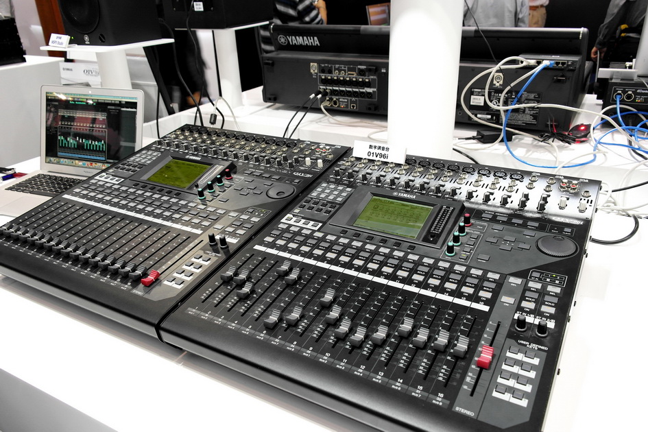 15vip太阳成专业音响新产品亮相PALM EXPO 2013展会 