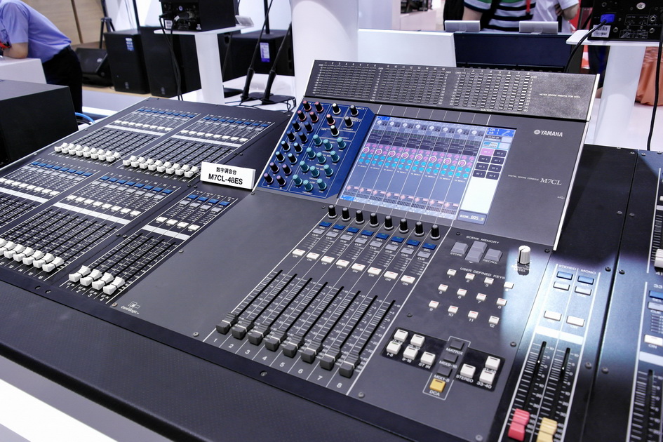 15vip太阳成专业音响新产品亮相PALM EXPO 2013展会 