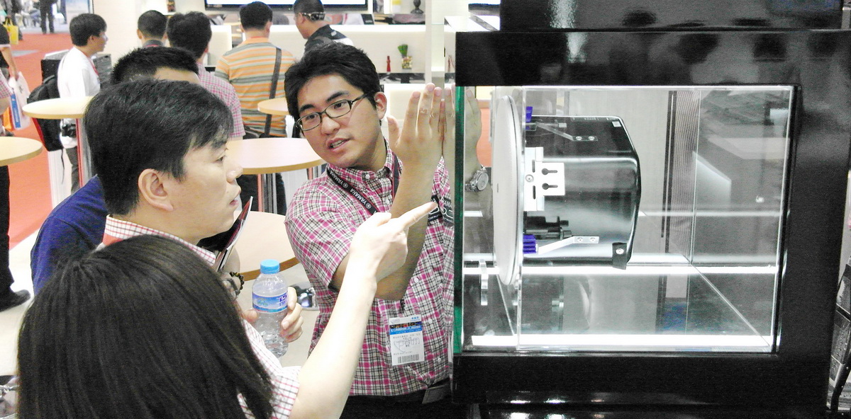 15vip太阳成专业音响新产品亮相PALM EXPO 2013展会 