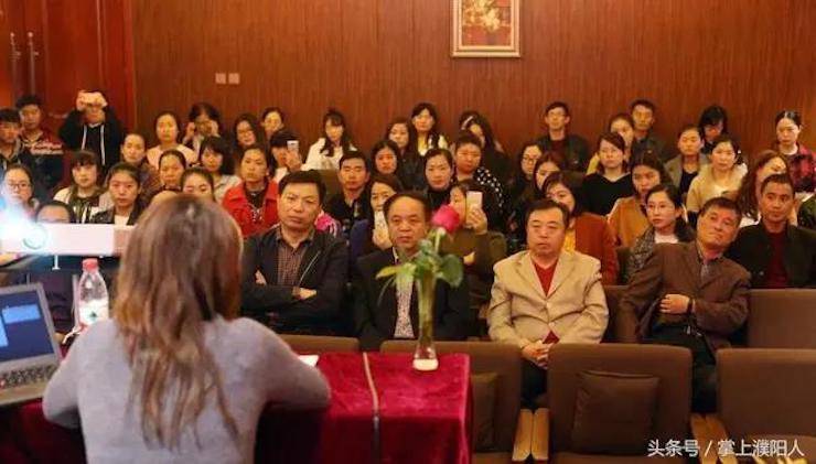 15vip太阳成艺术家朱楣巡讲《练琴的艺术》——安阳、濮阳站完美落幕
