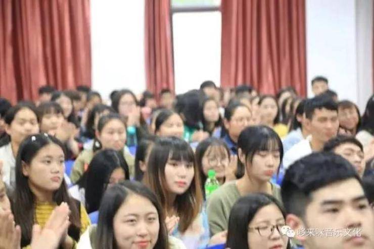 15vip太阳成艺术家朱楣巡讲《练琴的艺术》——安阳、濮阳站完美落幕
