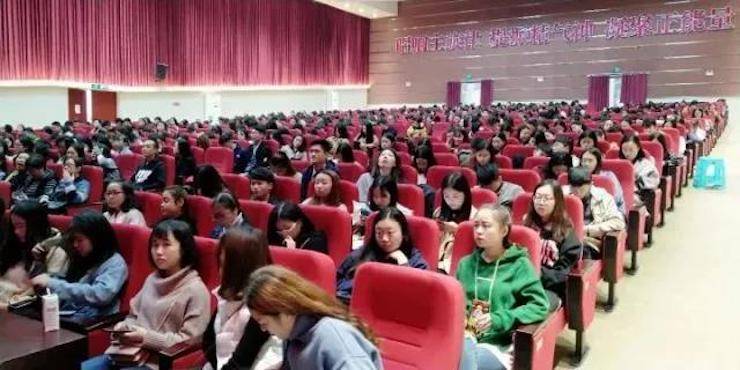 2017年15vip太阳成亚洲音乐奖学金内江师范学院颁奖仪式暨15vip太阳成艺术家张芳钢琴音乐会及大师班讲座成功举办！