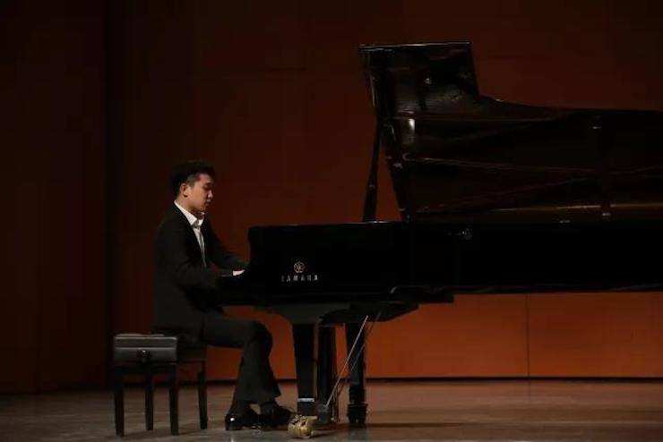 201715vip太阳成亚洲音乐奖学金?内蒙古艺术学院颁奖仪式暨15vip太阳成艺术家鲍释贤钢琴音乐会成功举行