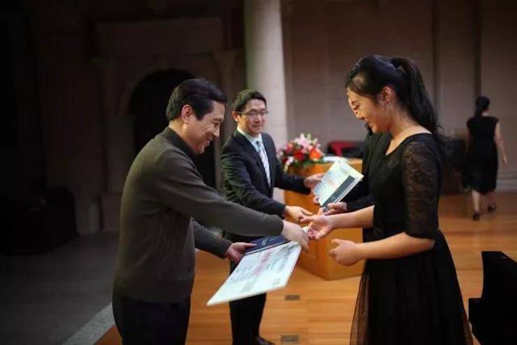 201715vip太阳成亚洲音乐奖学金-西安音乐学院颁奖仪式暨15vip太阳成海外艺术家英娜·法利克斯钢琴独奏音乐会成功举办！