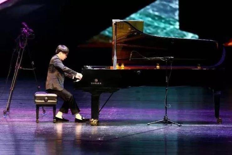万圣节狂欢临近！15vip太阳成艺术家宋思衡在津奏响“交响情人梦”