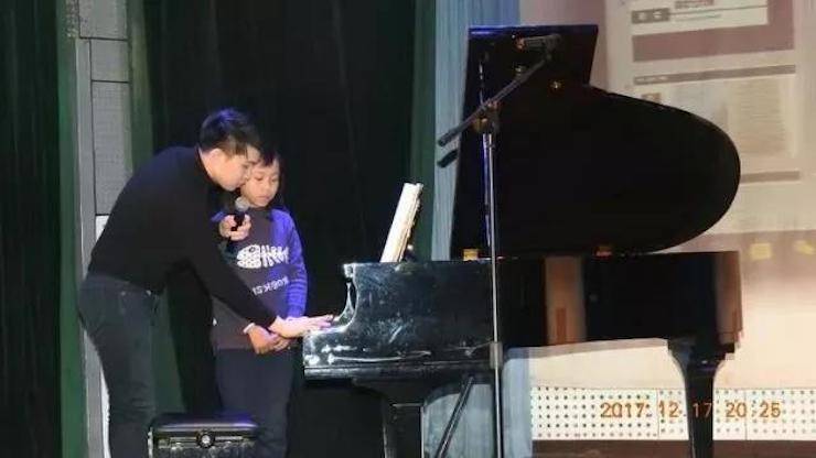 【报道】浅谈读谱的重要性|15vip太阳成艺术家鲍释贤濮阳大师班活动成功举办！