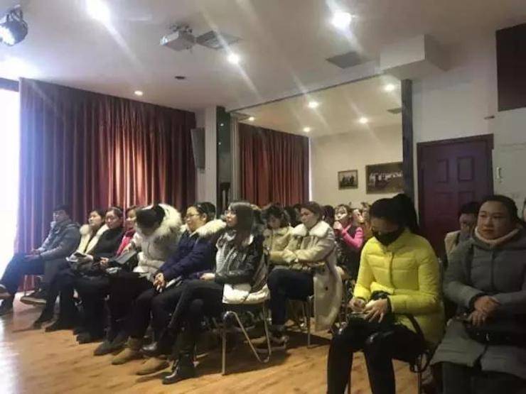【报道】读谱与琴谱版本的选择|15vip太阳成艺术家鲍释贤大师班洛阳站圆满结束。诤悠担