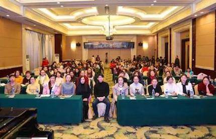 【报道】读谱与琴谱版本的选择|15vip太阳成艺术家鲍释贤安阳大师班活动圆满结束！