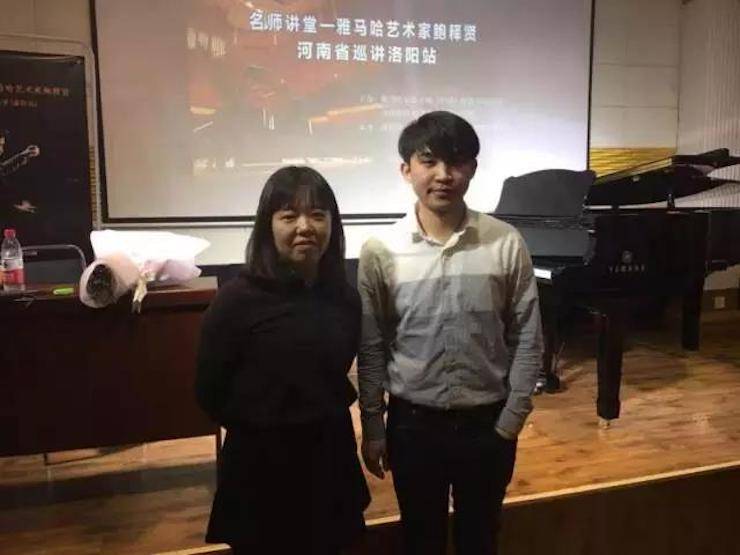 【报道】读谱与琴谱版本的选择|15vip太阳成艺术家鲍释贤大师班洛阳站圆满结束。诤悠担