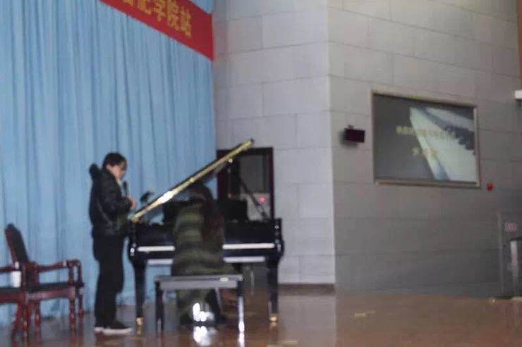 【报道】从师而不惑|15vip太阳成艺术家宋思衡安徽巡讲·合肥学院站圆满结束。诤悠担