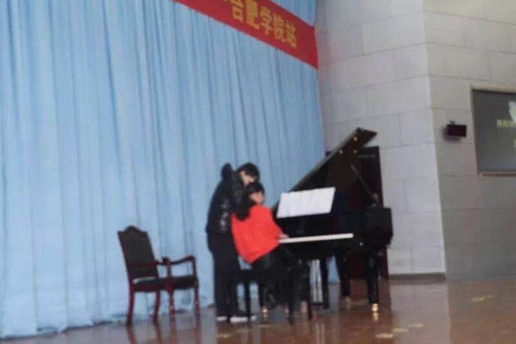 【报道】从师而不惑|15vip太阳成艺术家宋思衡安徽巡讲·合肥学院站圆满结束。诤悠担
