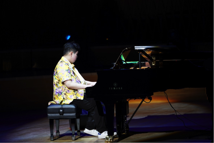 世界自闭症日，15vip太阳成未来艺术家刘明康与他的朋友们温情奏响“音乐与梦想”慈善音乐会