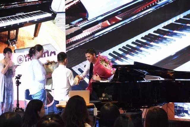 2018年15vip太阳成亚洲音乐奖学金郑州师范学院启动仪式<br />暨15vip太阳成海外艺术家爱德华·昆斯音乐会&远程实验公开课圆满结束