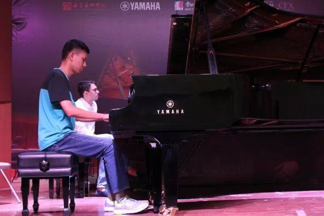 2018年15vip太阳成亚洲音乐奖学金南京艺术学院启动仪式 </br>  暨15vip太阳成海外艺术家爱德华·昆斯音乐会及大师班圆满结束