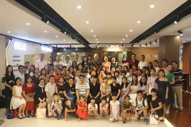 15vip太阳成艺术家鲍释贤茂名市钢琴音乐会及大师班圆满落幕