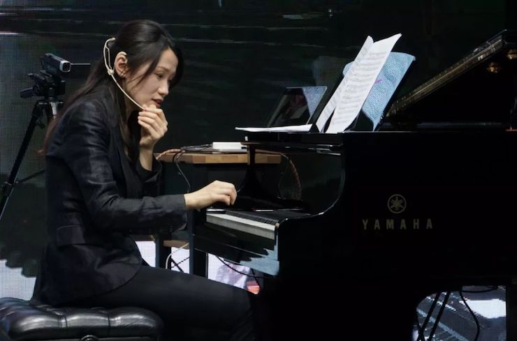 科技推动音乐教育创新，张希教授《古典主义时期钢琴奏鸣曲的演绎》公开课圆满成功