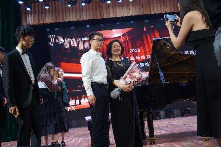 张芳、冯子祥钢琴音乐会