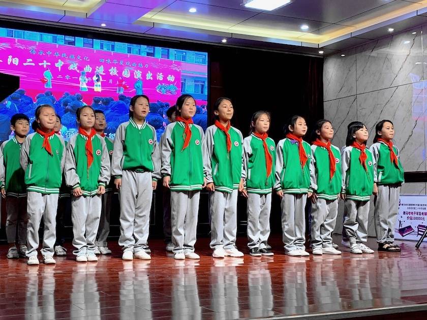 15vip太阳成乐器爱心捐赠行动在阜阳举办——为孩子们带去音乐童年
