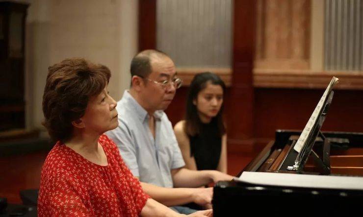 热烈：亍跋睬熘 音悦津门”钢琴重奏音乐会暨天津鲍蕙荞钢琴城开业庆典演出圆满成功！
