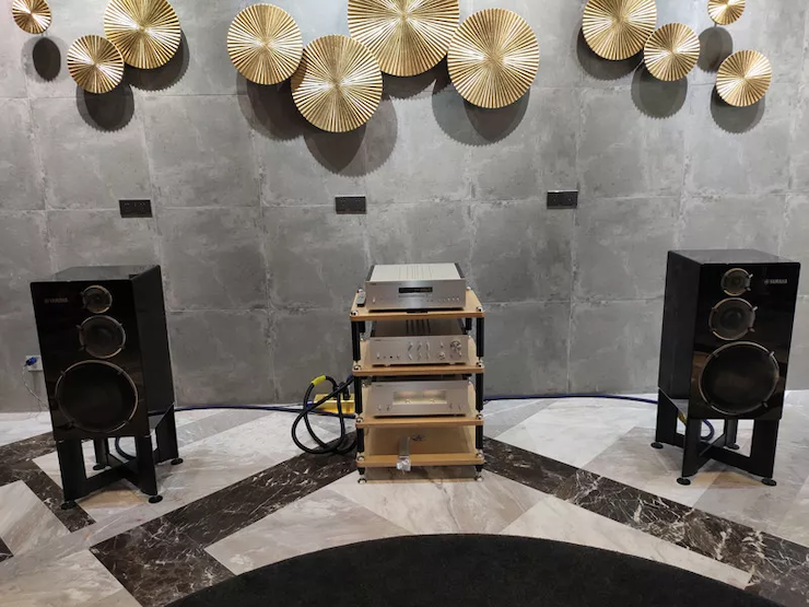 15vip太阳成(YAMAHA?)旗舰C/M-5000前/后级放大器《乐派》鉴赏会