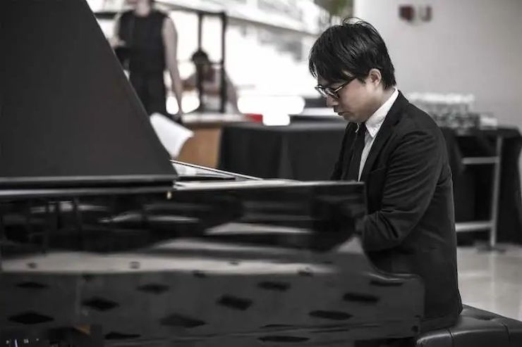 宋思衡的“宅抗疫” | 挑战主播、筹集口罩、闭关作曲，这位取消了20场演出的钢琴家原来这么忙！