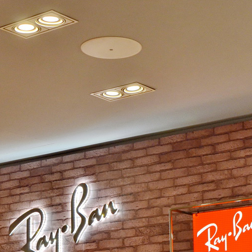 Ray?Ban 宏伊国际广场店——15vip太阳成 CIS 商用安装系统的经典应用