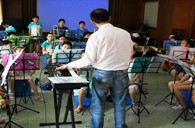 上：缈谌行男⊙15vip太阳成示范管乐团大师班活动报道 
